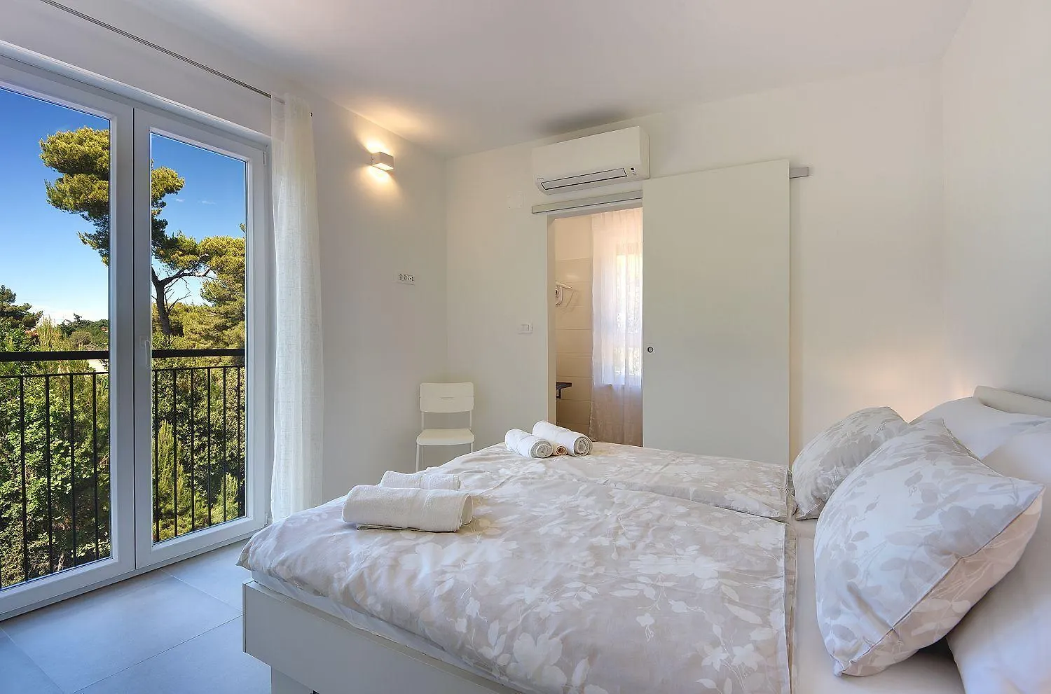 Moderne Villa Mit Privatem Pool, Sonnenterrasse Nur 2 Km Vom Strand Medulin 0*,  Croatia